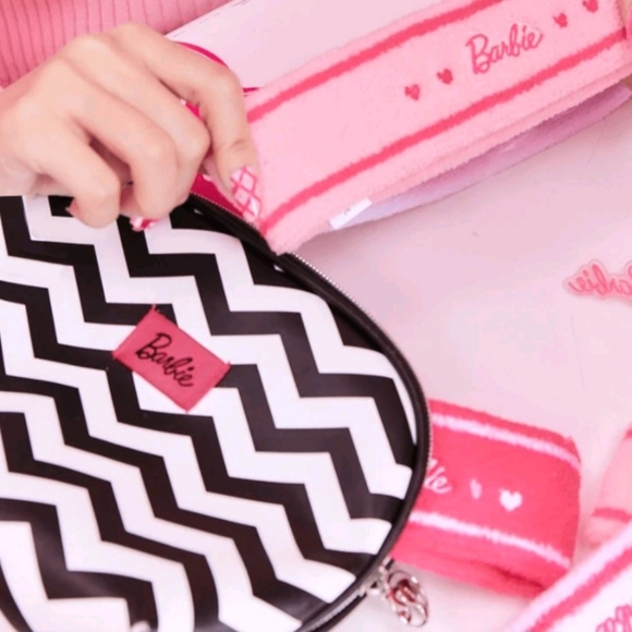 Barbie Series Cosmetics Bag Retro Black And White Stripe Miniso Makeup - Picture 7 of 8